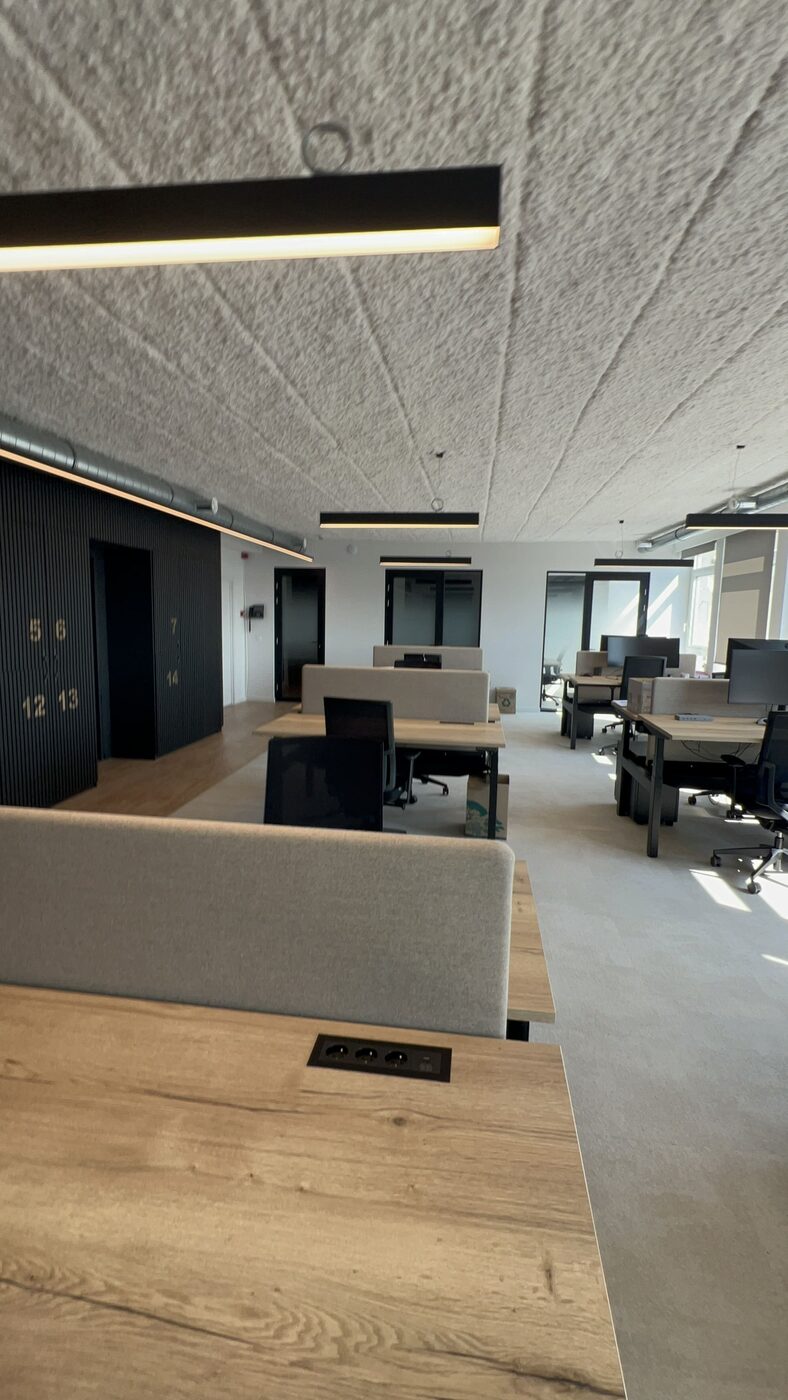 Bureaux design avec suspensions LED — Inotech